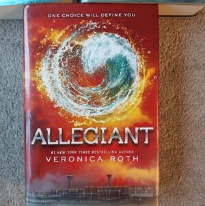 🤯2/$15 Allegiant By Veronica Roth - Hardcover Book